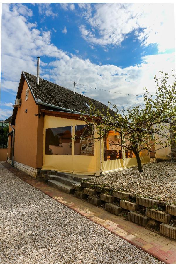 Gardi Apartman Szekszárd المظهر الخارجي الصورة